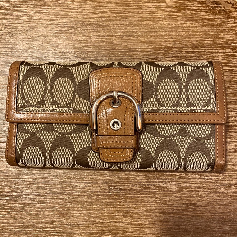 Coach Trifold Buckle Wallet
